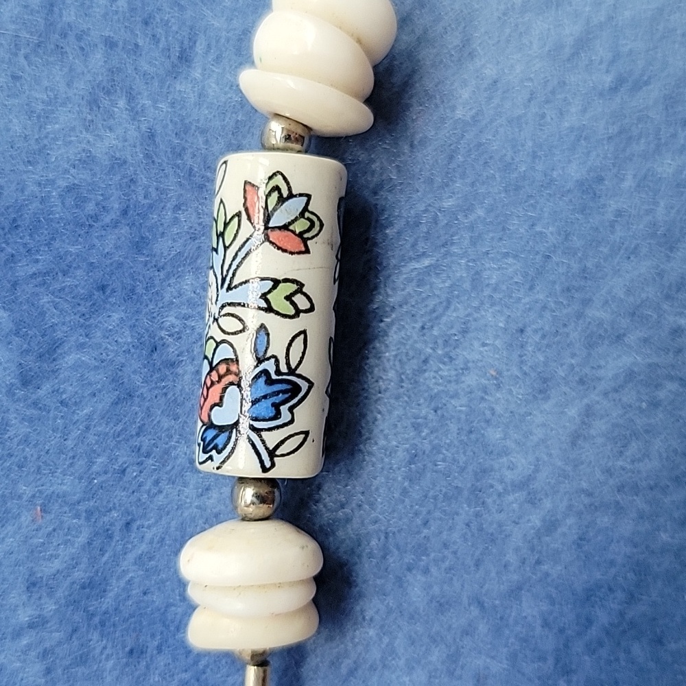 Vintage Flower Bead And Puka Shell Necklace 15 in. - Picture 7 of 9